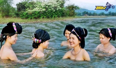 Naked-Bathing-White-Thai-Women